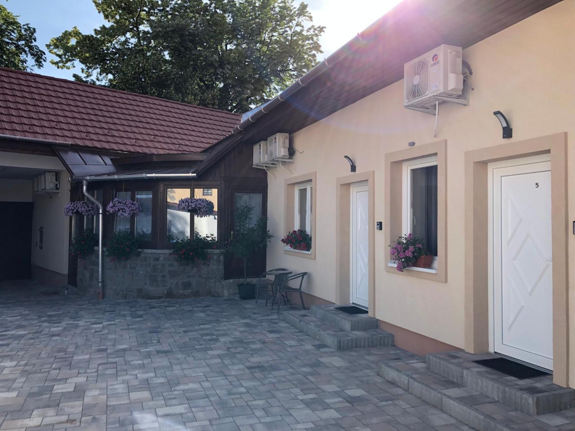 Illa Apartments Eger Exterior photo