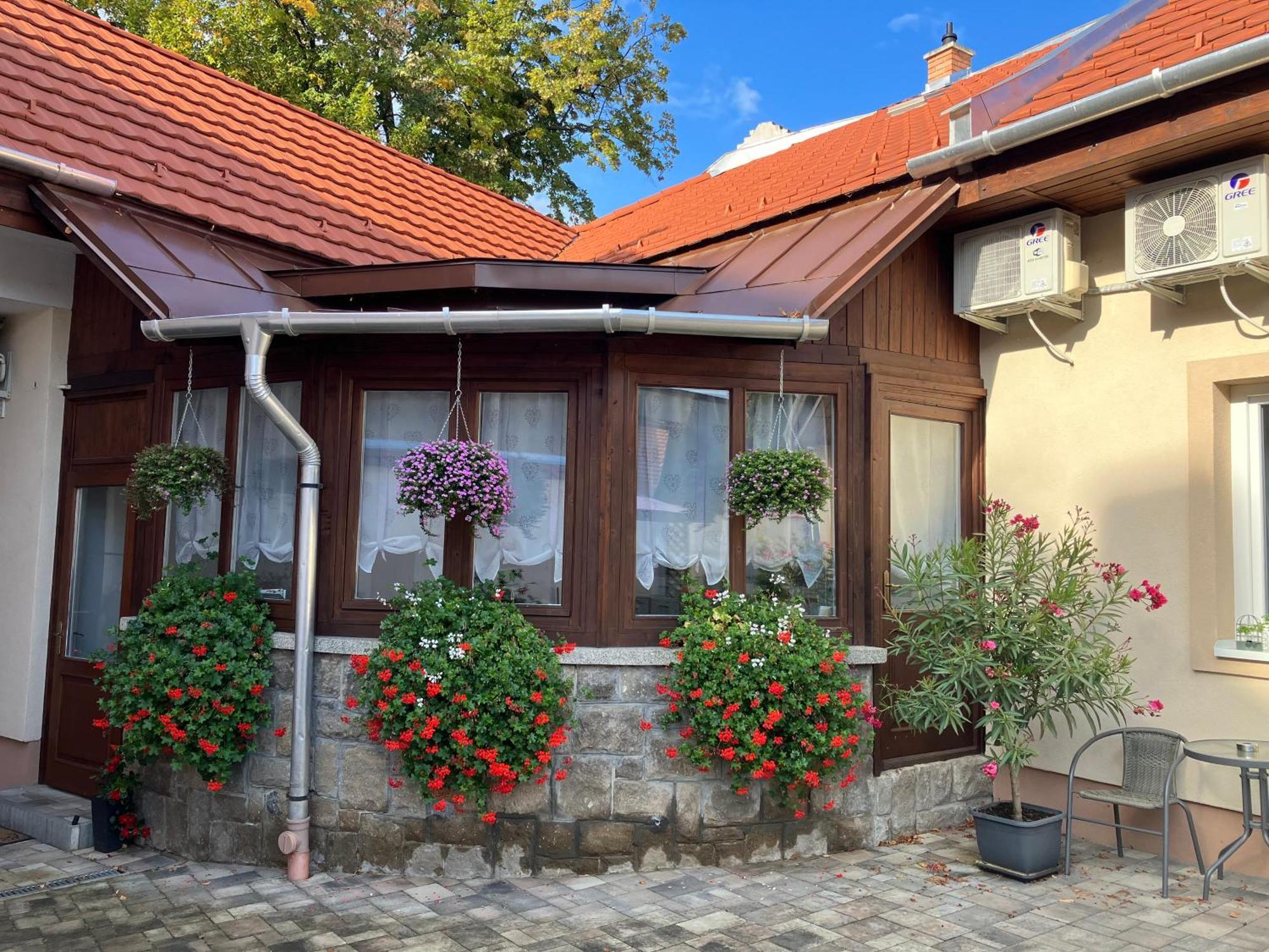Illa Apartments Eger Exterior photo
